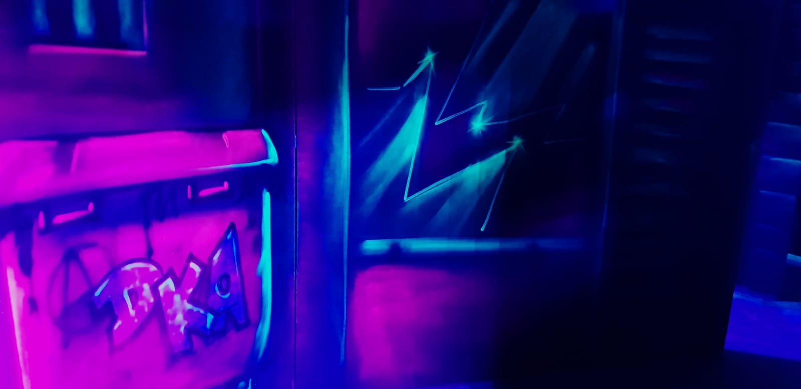 Labyrinthe du Cybergame Courbevoie sous lumière UV