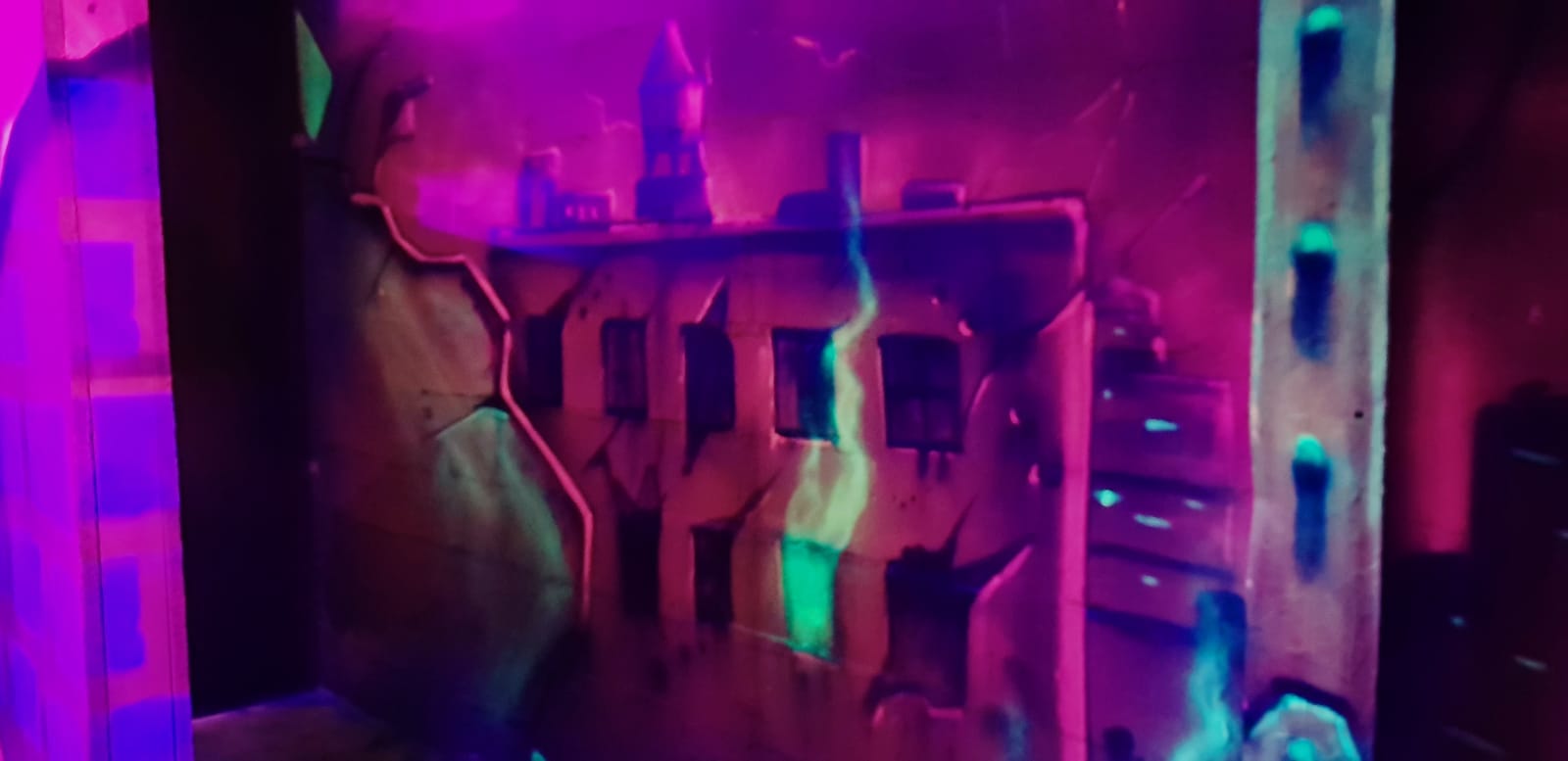 Labyrinthe du Cybergame Courbevoie sous lumière UV