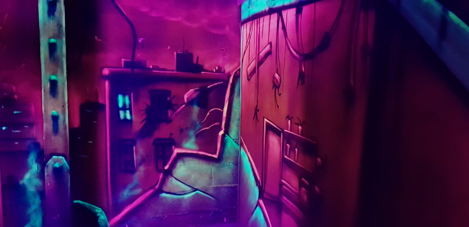 Labyrinthe du Cybergame Courbevoie sous lumière UV