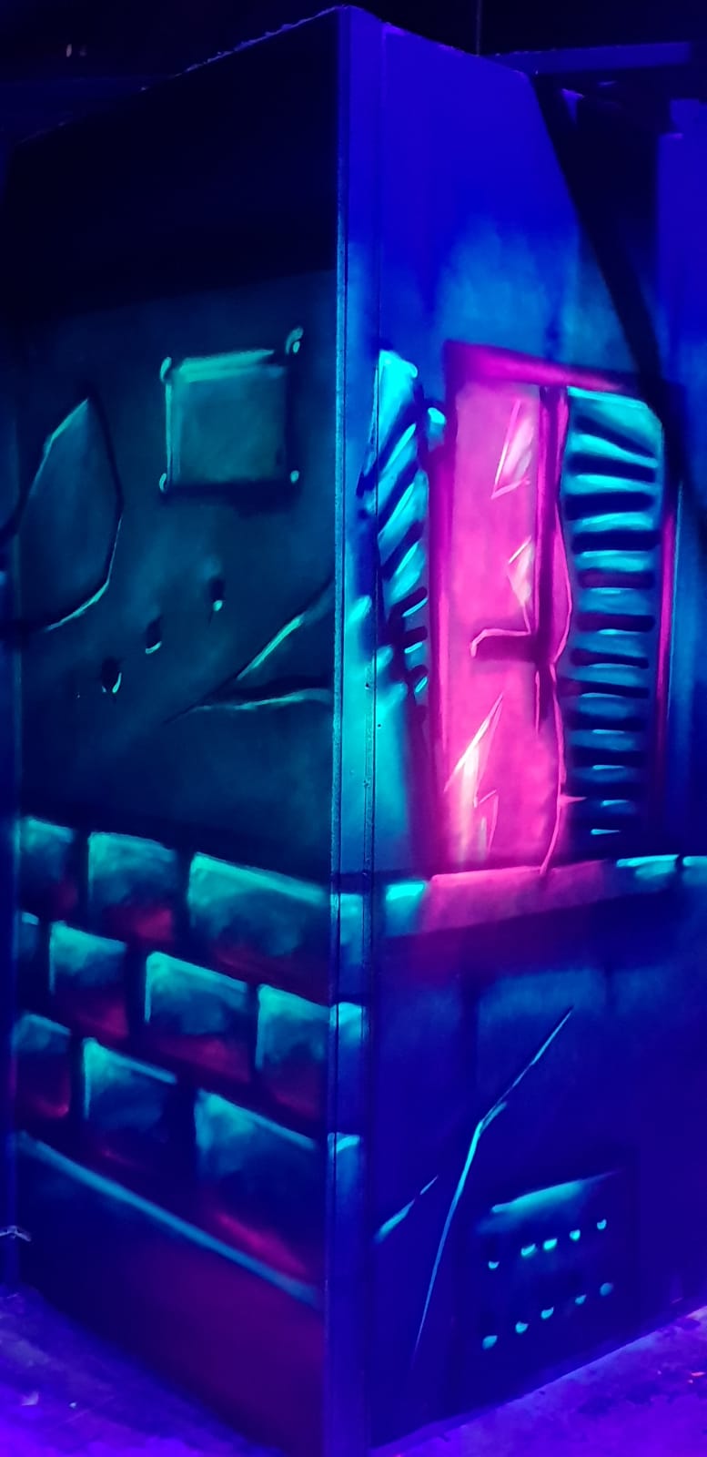 Labyrinthe du Cybergame Courbevoie sous lumière UV